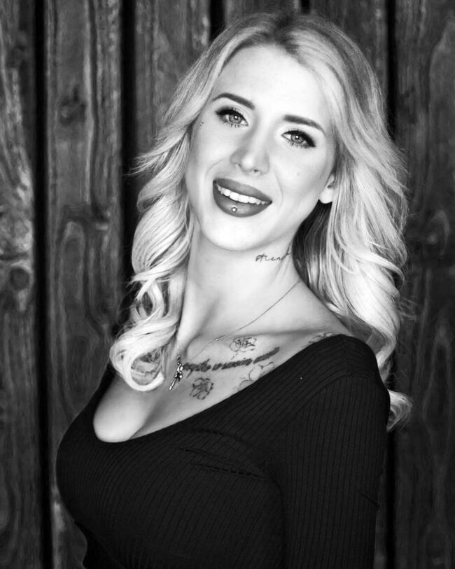 Körperschmiede-Unna-Annemarie-Friseurin